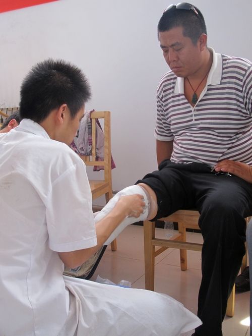 大腿假肢組裝部分安裝時注意哪些事項(圖1) 大腿假肢組裝部分安裝時注意哪些事項(圖1)